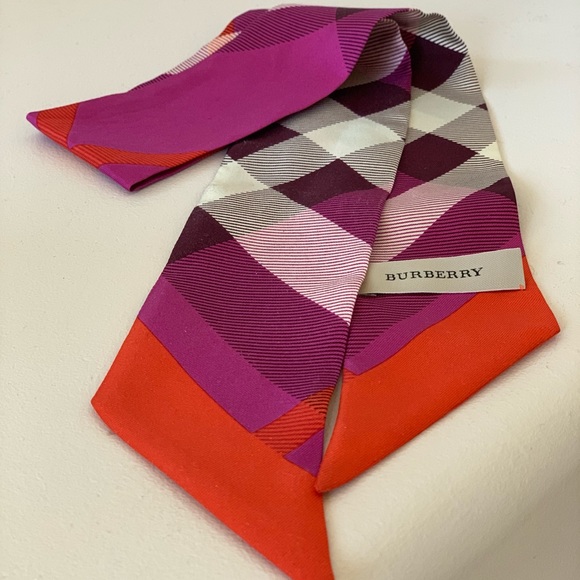 ❌SOLD❌ NWT - BURBERRY SILK SKINNY SCARF - Picture 1 of 3